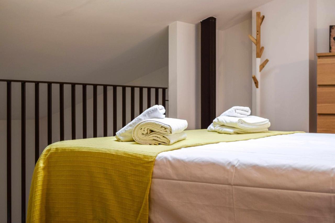Loft Besalu Alojamiento Centrico Y Acogedor Exterior photo